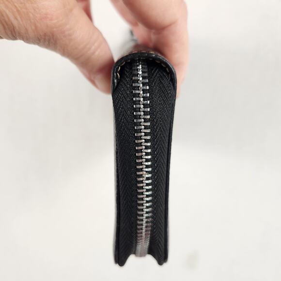 Lavemi Black Leather Full Zip RFID Blocking Wallet Wrist Strap Organizer EUC - Picture 5 of 16